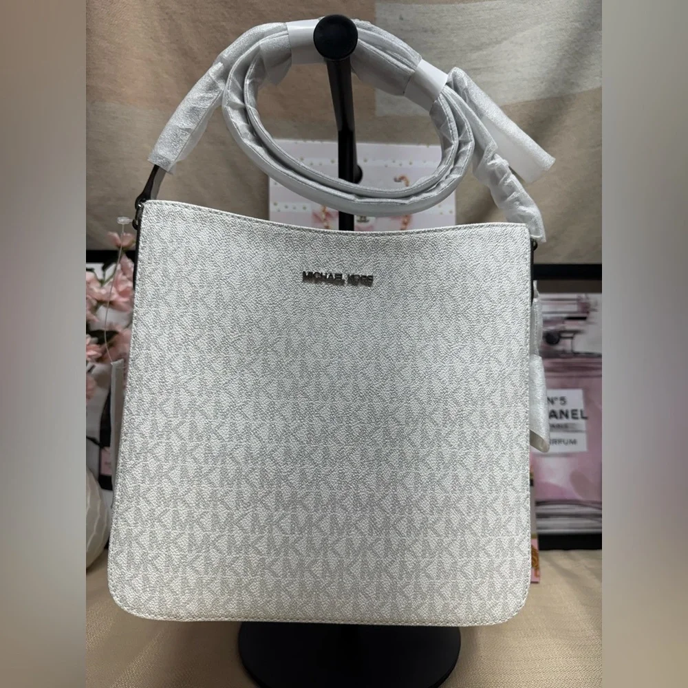 NWT $348 MSRP Michael Kors White Crossbody Bag with Silver Hardware - Picture 5 of 7